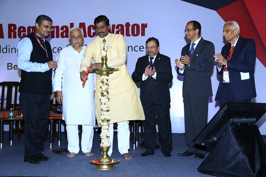 ರಕ್ಷಣಾ ಕ್ಷೇತ್ರದಲ್ಲಿ ಸ್ವದೇಶಿ ಉತ್ಪನ್ನಗಳ ಅತ್ಯಗತ್ಯ: ಆರ್.ವಿ.ದೇಶಪಾಂಡೆ